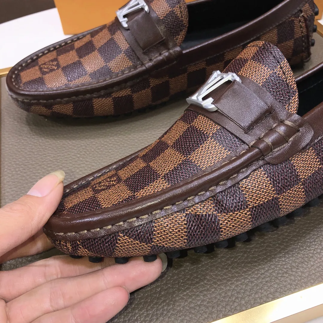 Men's men's shoes 💰420💰 [LV Doudou shoes] (water-dyed cowhide lining) new model is on the market, available on the official website. The new Doudou shoes are processed into single-color materials, and the uppers are made of imported special materials. The body of the shoe is fully hemmed with mark thread, and is lined with imported original cowhide leather. The elegant shoe shape is super suitable for all-matching, and the size is 38-44.
